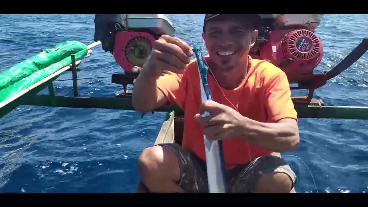 Luar Biasa! Memancing Ikan Tanpa Mata Kail! | Incredible! Catching Fish Without a Hook!