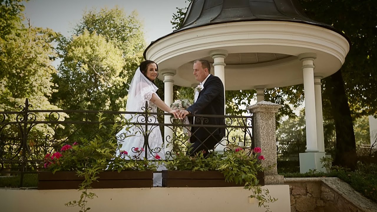 Zuzka a Feri  Romantická svadba dvoch zaľúbených milých ľudí.
