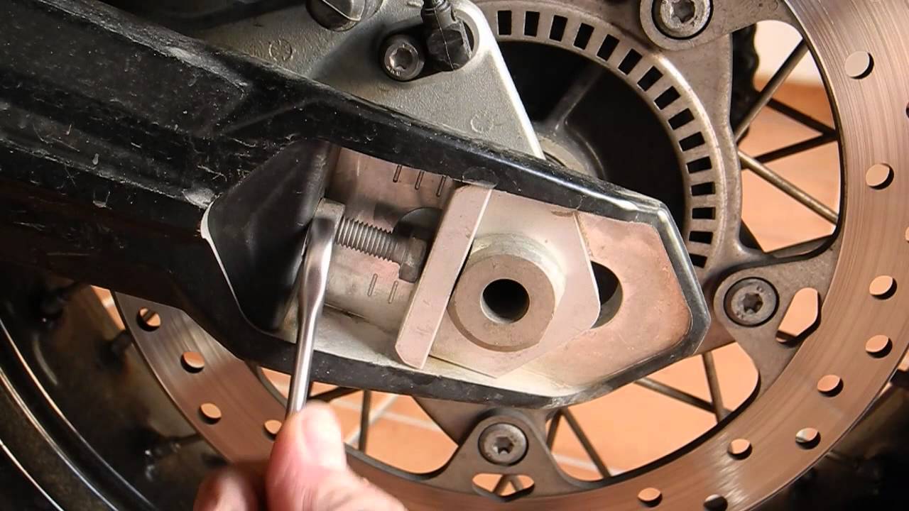 Tensado de cadena BMW F800 GS Adventure-Chain maintenance