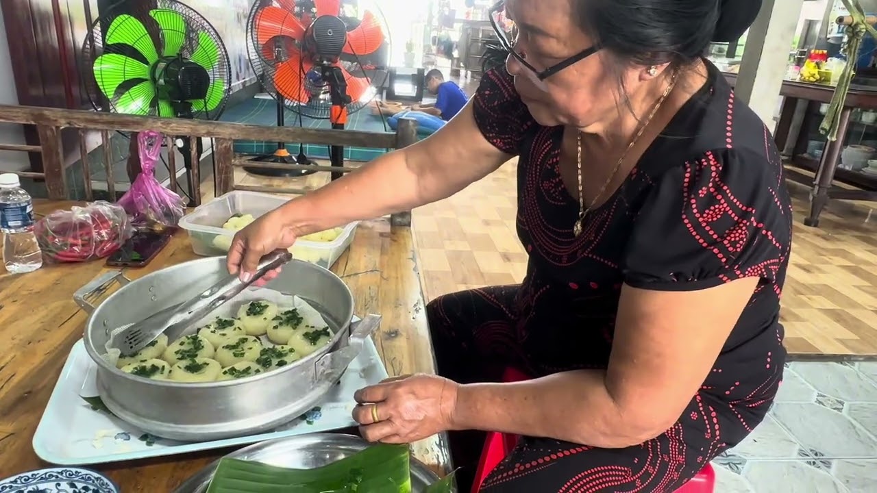 Mẹ làm bánh ít Trần mì 