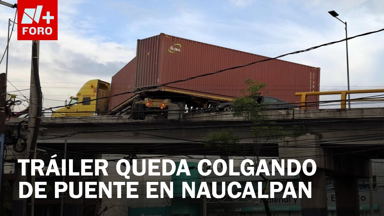 Tráiler de doble remolque queda colgando de un puente en Naucalpan, Edomex - Las Noticias