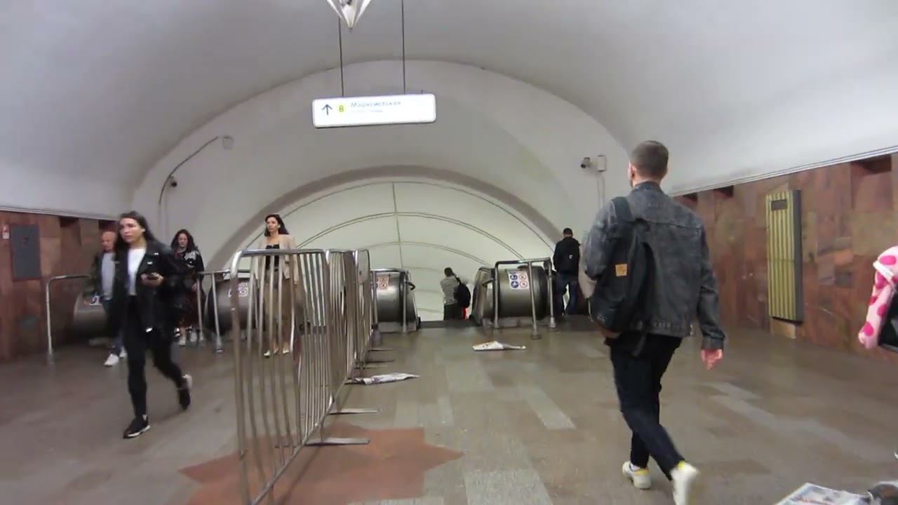 Переход с Таганской на Марксистскую в утренний час-пик