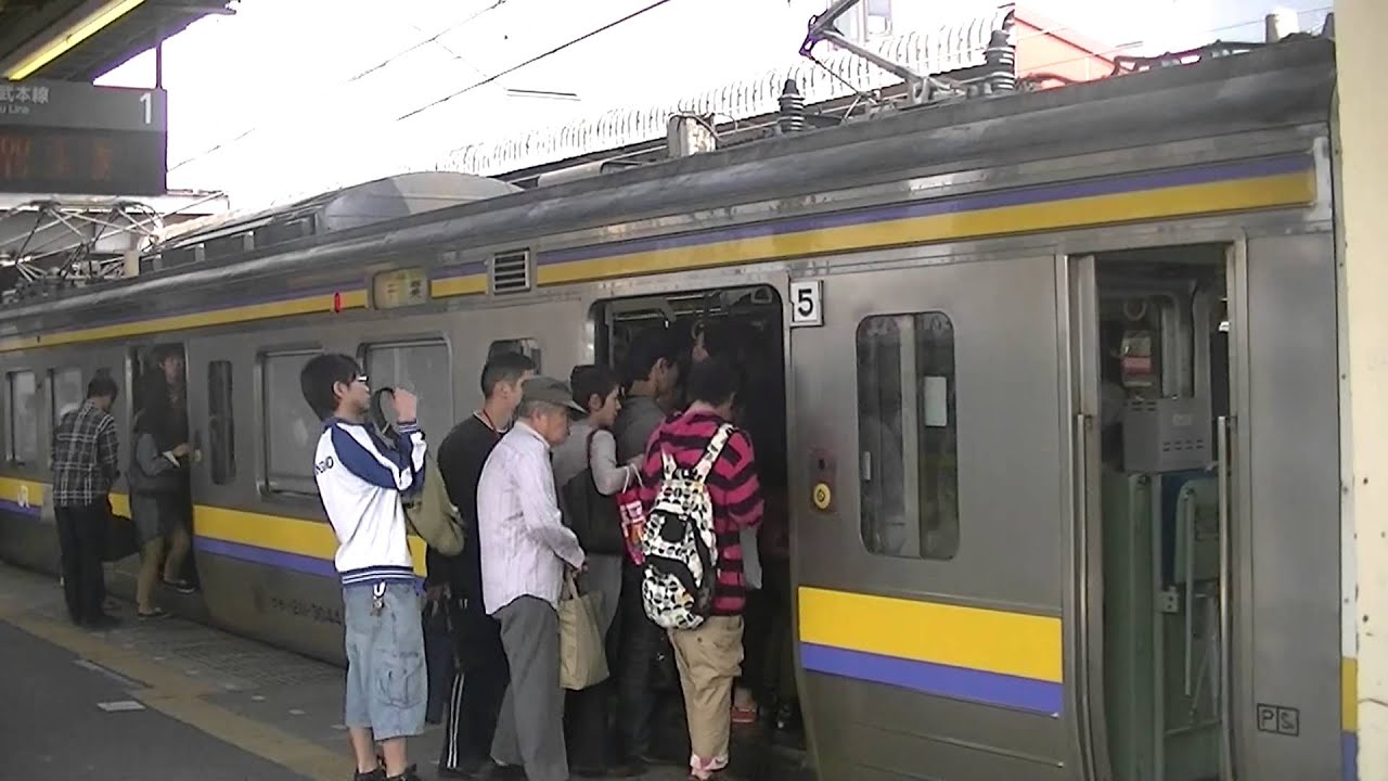 千葉行き発車２１１系四街道駅