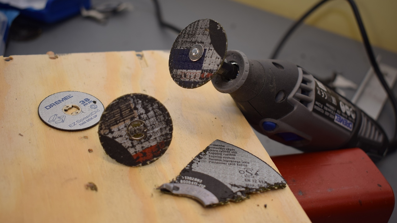 Make cut-off wheels for your angle grinder (Dremel, Proxxon) in 2 minutes - 2 variants + demo