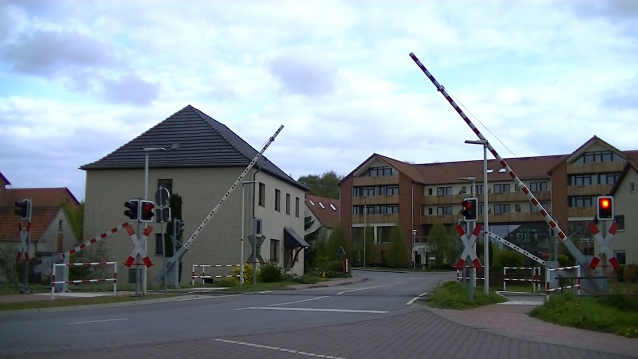 Spoorwegovergang Holzhausen-Heddinghausen (D) // Railroad crossing // Bahnübergang