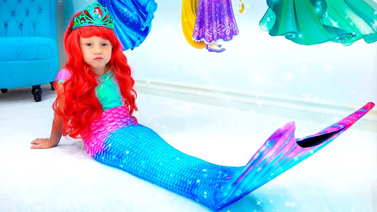 Nastya cambia i suoi abiti e si trasforma in una principessa per una festa per bambini
