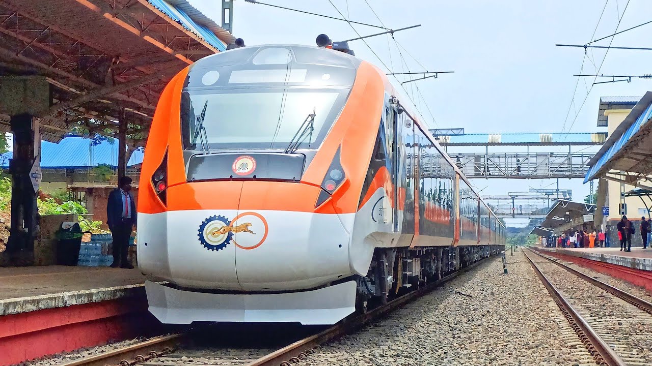 India's FIRST EXCLUSIVE ORANGE VANDE BHARAT EXPRESS Inaugural Run At Kasaragod Railway Station!