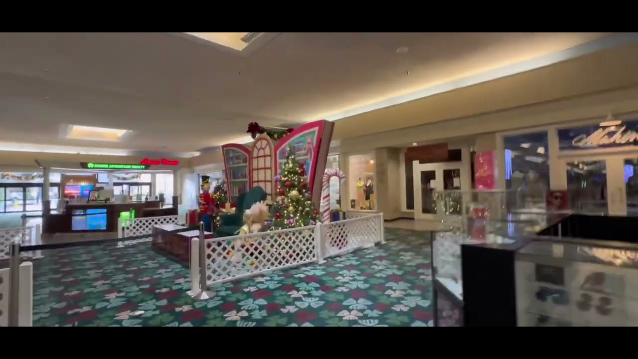 A view of Kahala Mall&rsquo;s Christmas Decorations