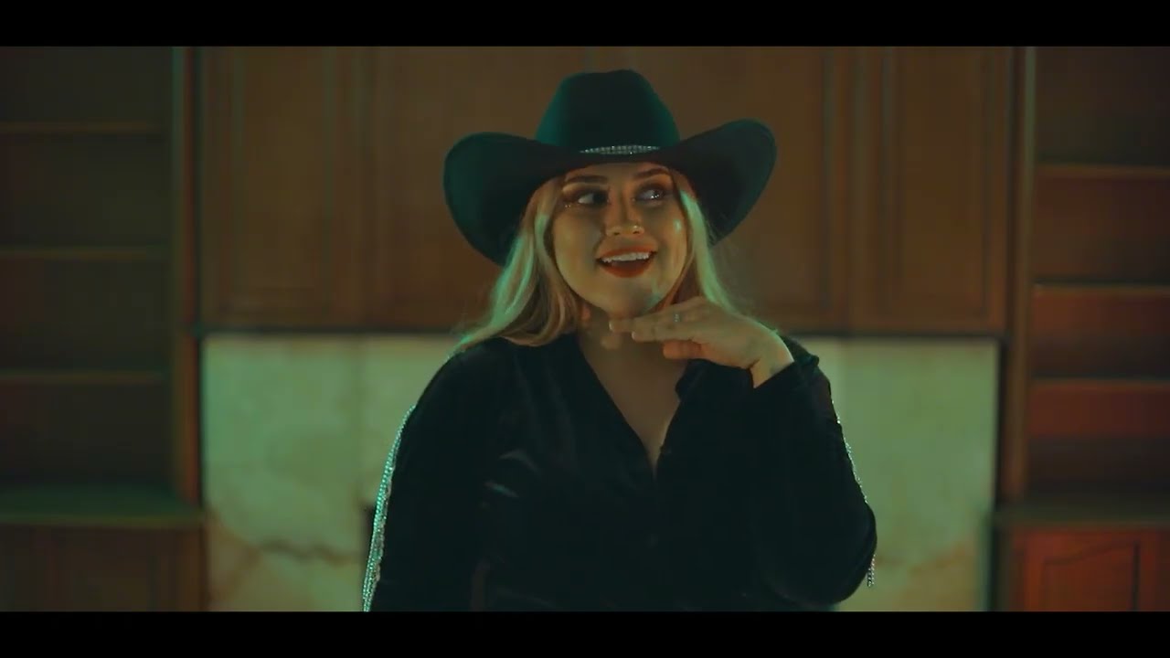 Brisa Carrillo - Amor Bonito y Un Mezcal