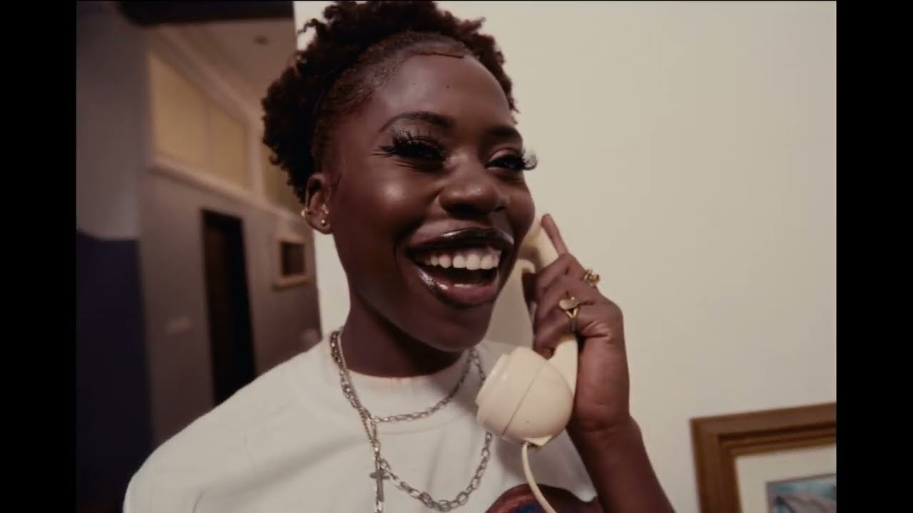 Mr Leo - On est dehors (Official Music Video)