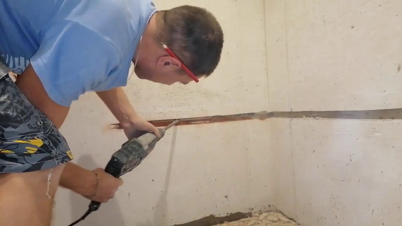 Установка чугунной ванны.