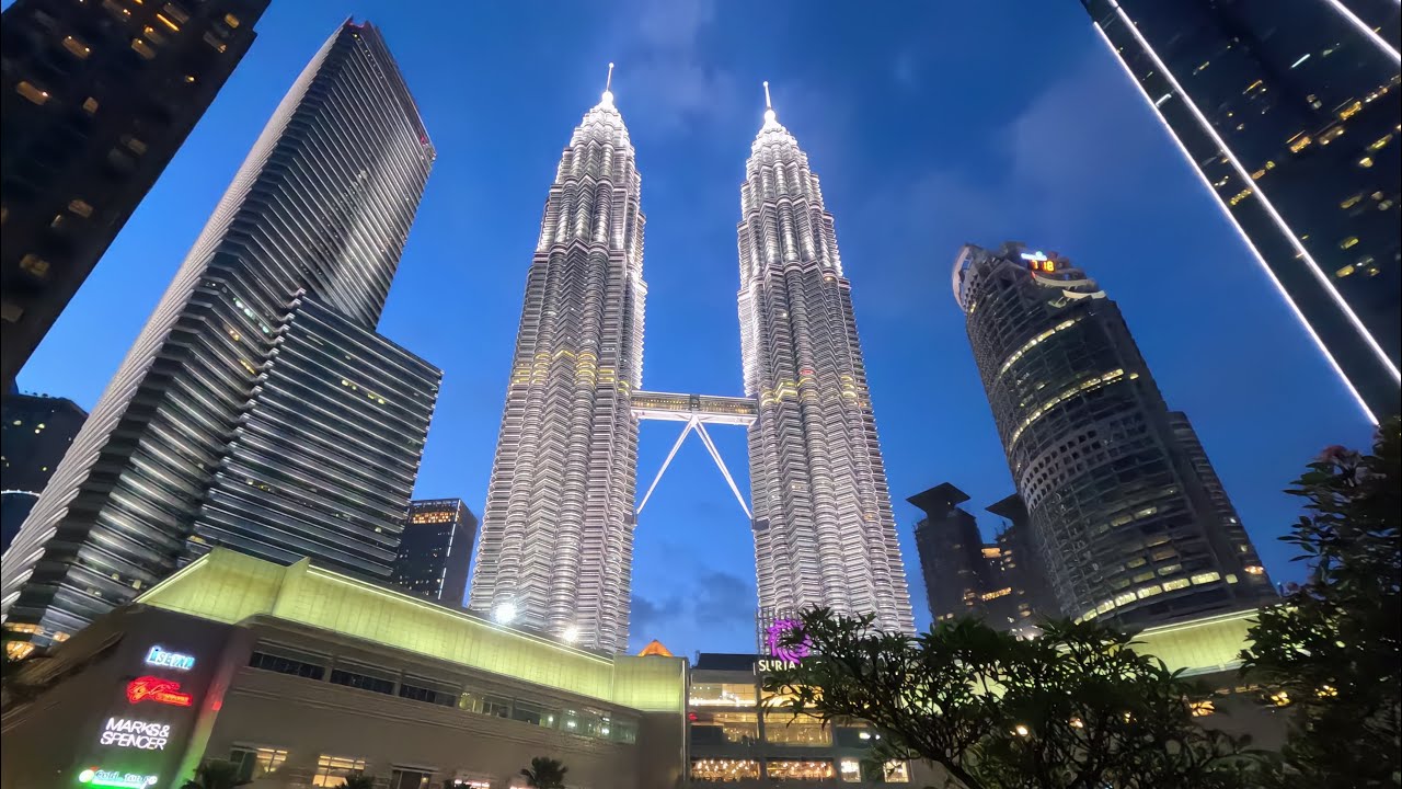 Kuala LumPur  City Walk เดินเล่นย่าน Pavillion Mall ไปชมโชว์น้ำพุที่ KLCC Park ตรงตึกแฝด 