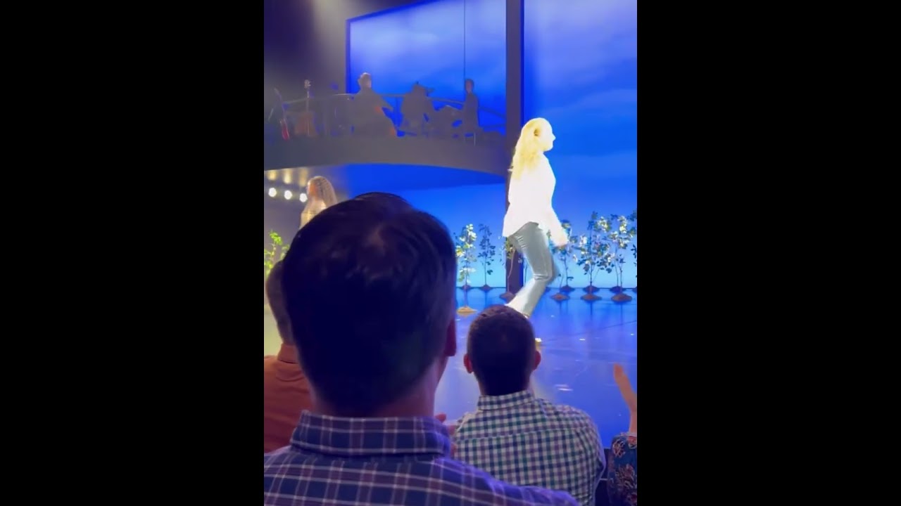 Dkaylah Unqiue Whitley as Zoe Murphy and the Broadway Cast of Dear Evan Hansen bows