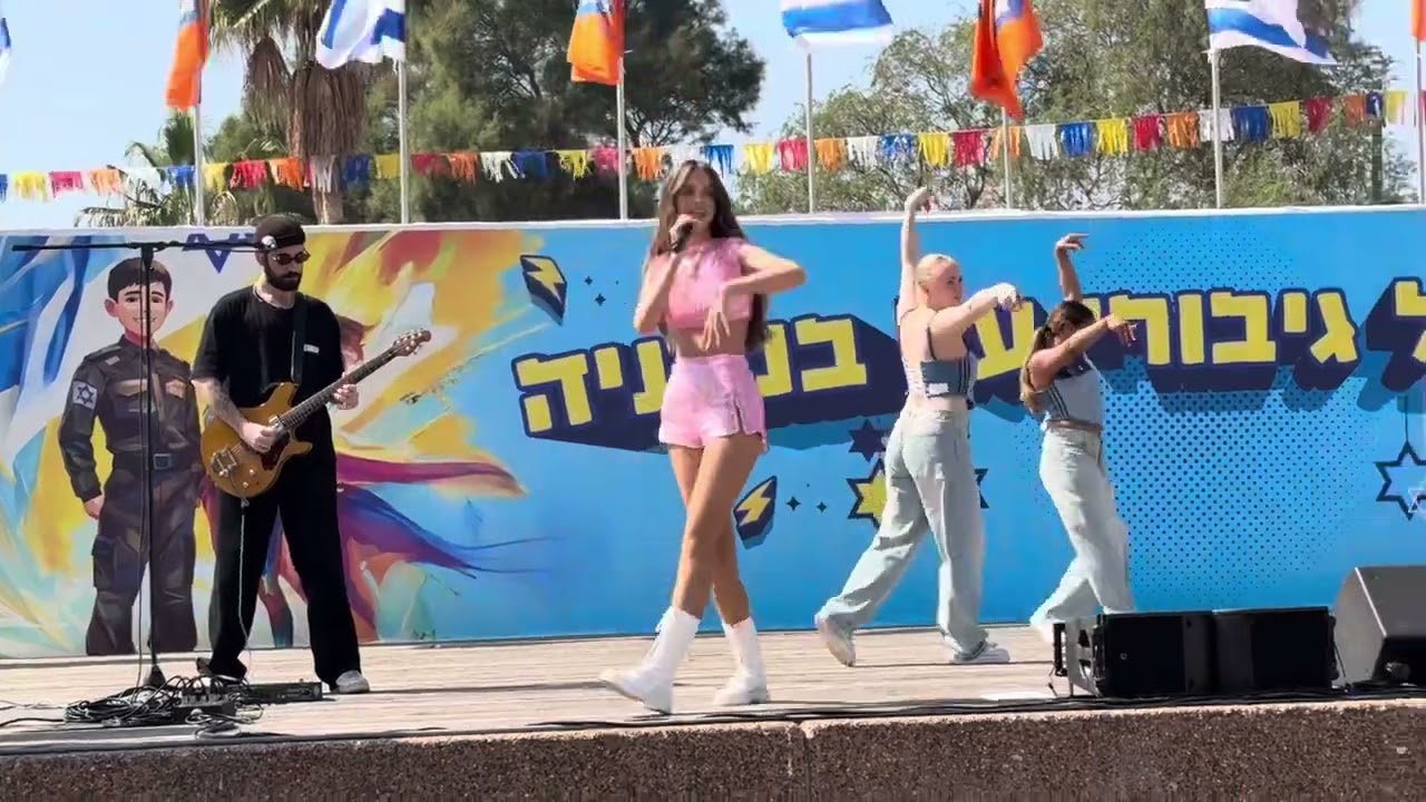 אנה זק בהופעה חג פורים 2025 כיכר העצמאות נתניה - בוקר טוב עולם