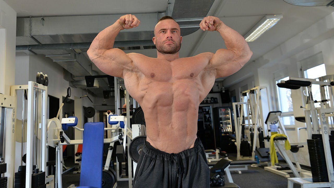 So trainiert Roman. Vollidioten im Gym