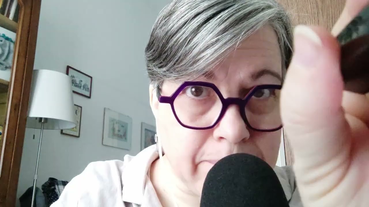 Spit painting trucco in inaudible e whispering per Erika