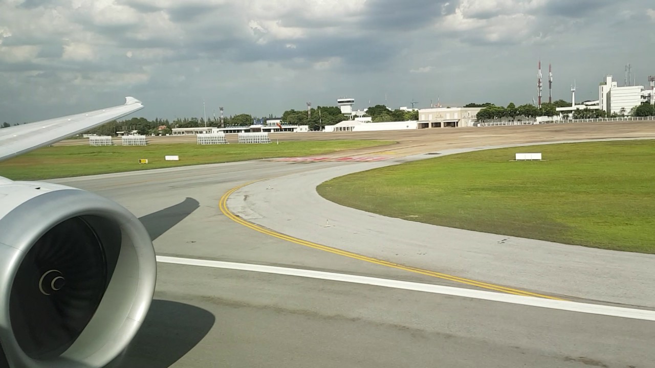 Scoot  Boeing 787 take off Don Mueang International Airport