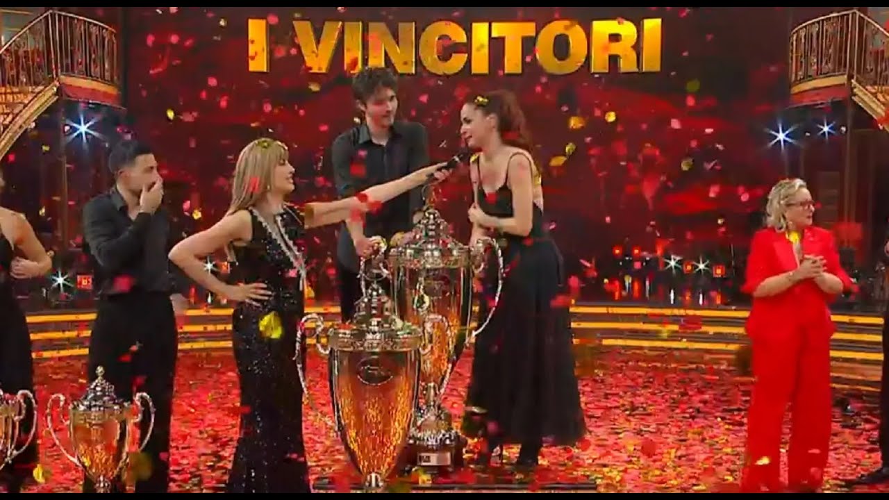 Andrea Delogu VINCE Ballando con le Stelle 2025! Finale Shock: battute Fialdini e D'Urso