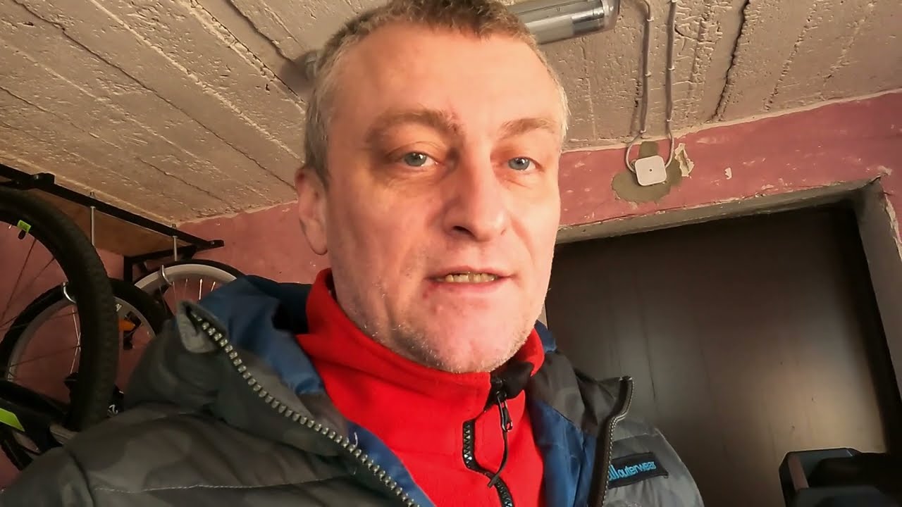 Wymiana żarówki światel mijania w Suzuki DL650 V-Strom#191