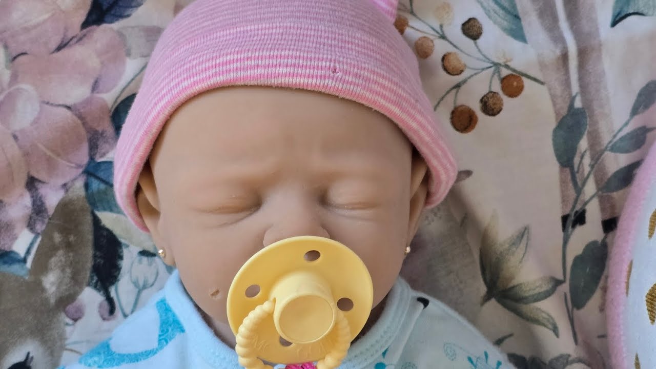 Getting Amelia ready ! #siliconebaby #cutebaby #fakebaby 