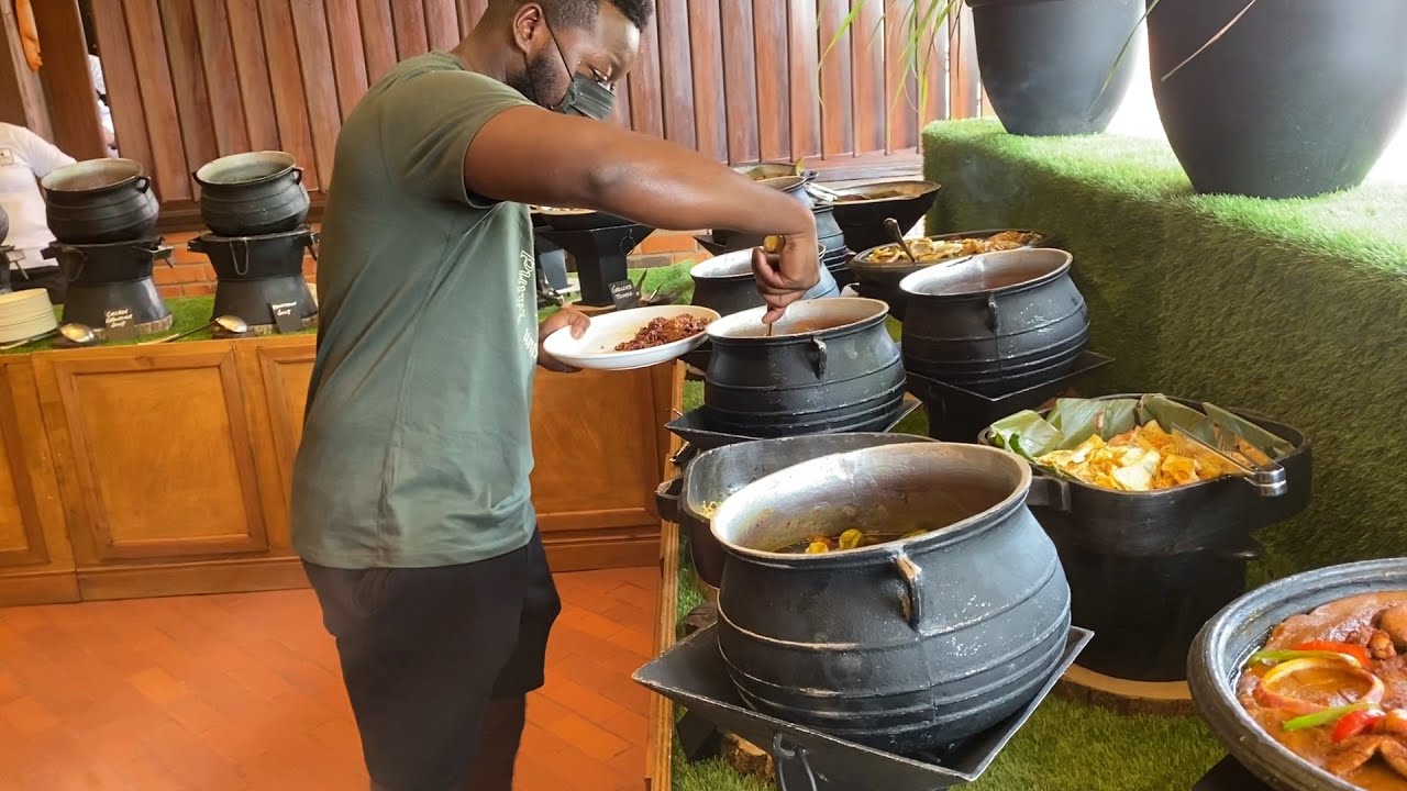 Ghana Christmas Vlog: A Proper Ghanaian Buffet in Accra, Detty December & Afrochella
