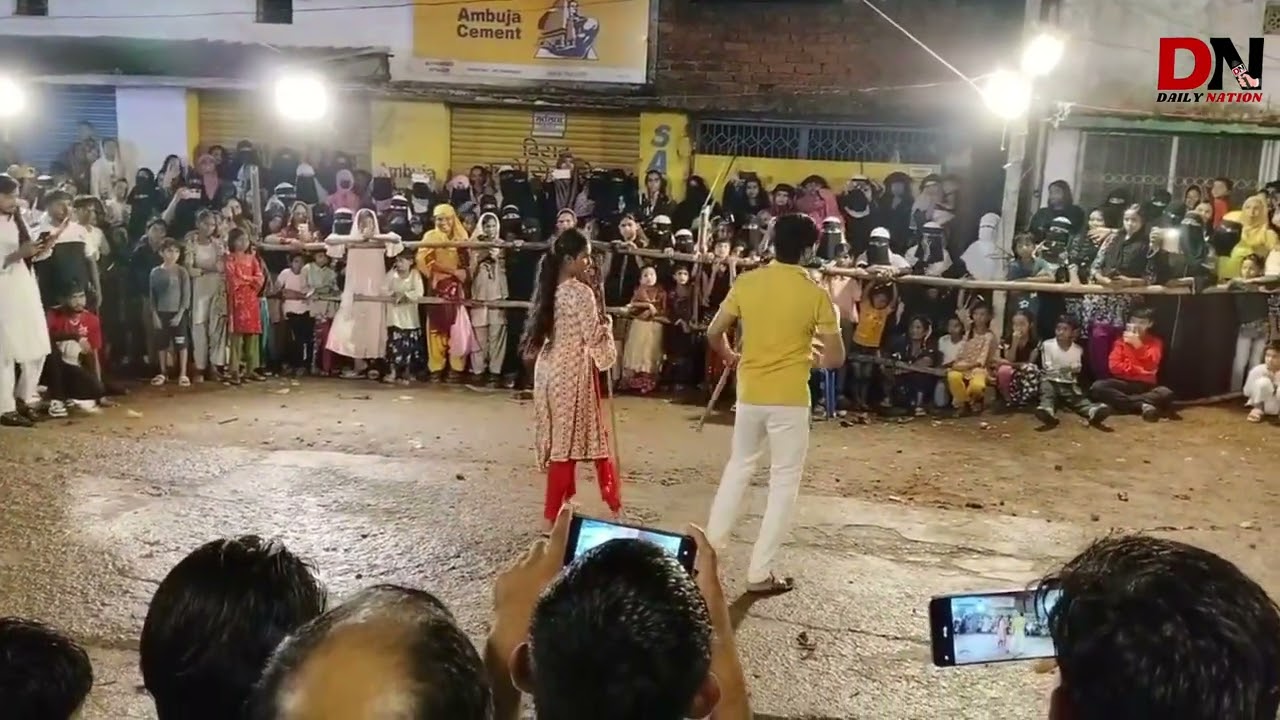 जमशेदपुर में लड़की ने मोहर्रम पर दिखाई करतब