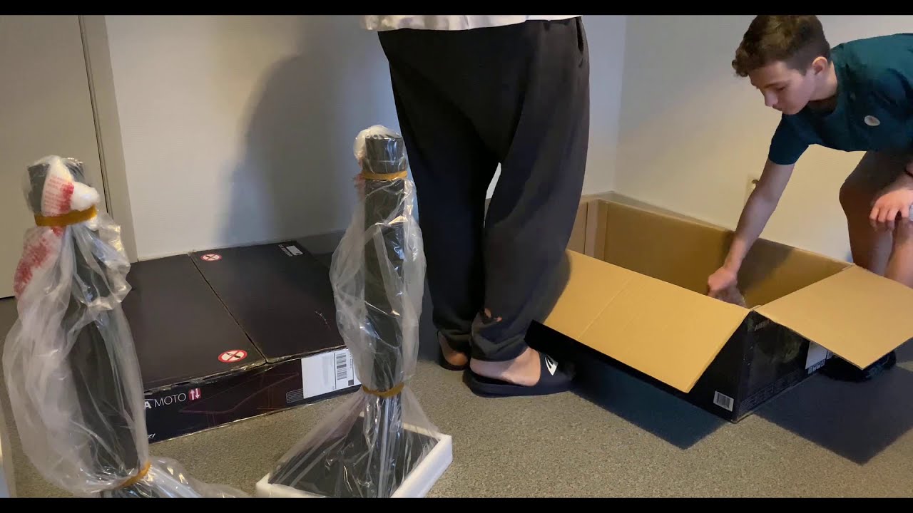 Unboxing Arozzi Arena Moto