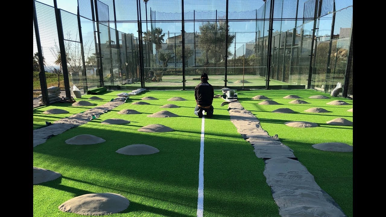 Vamos Pádel. Sustitición de cesped en pistas de pádel por Padelcor