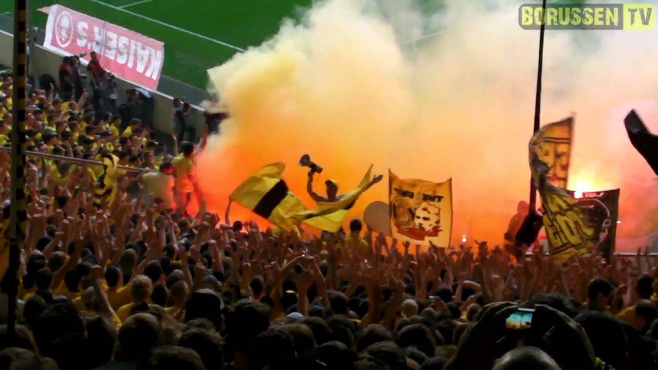 Pyro im BVB Gästeblock: Borussia Mönchengladbach vs. Borussia Dortmund 23.04.2011 (full HD)