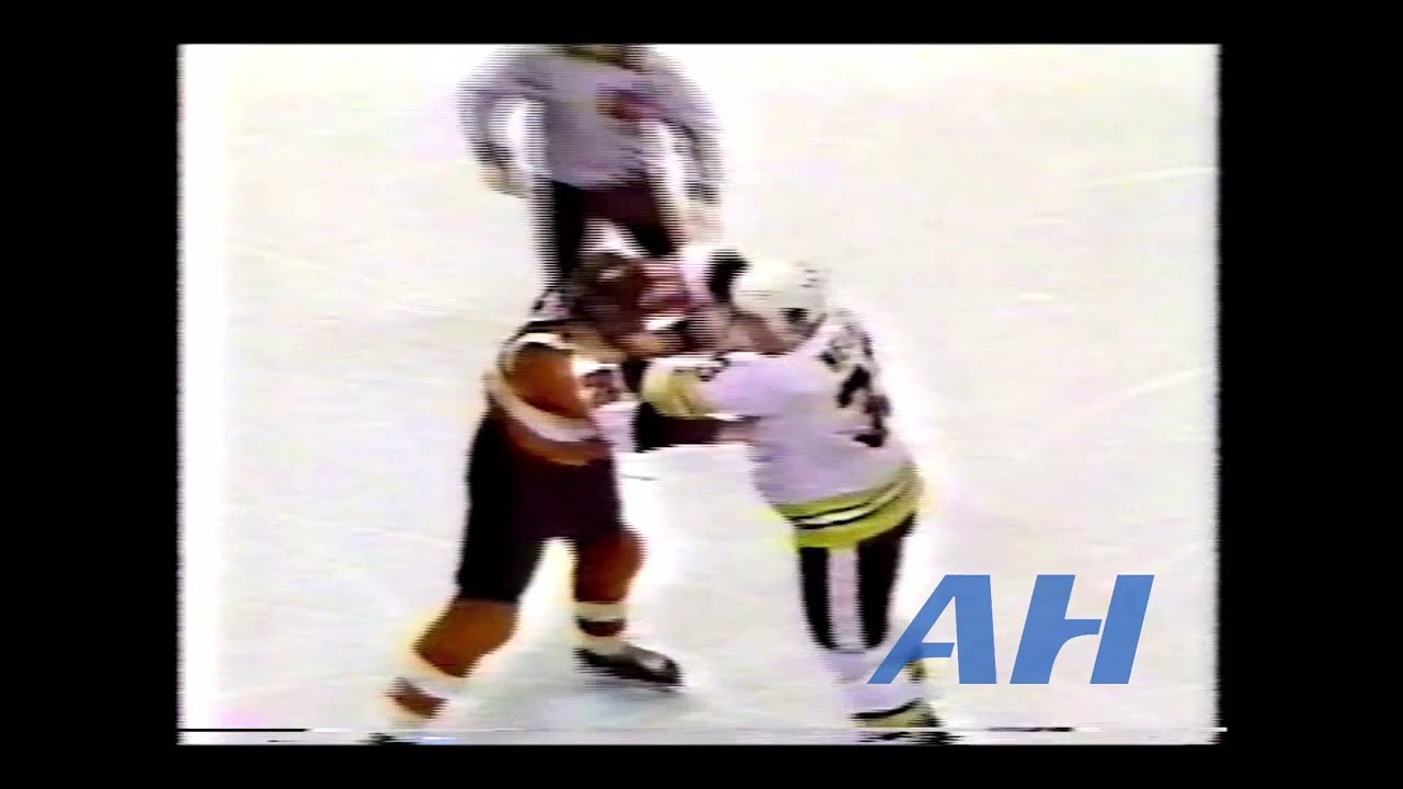 NHL Nov. 16, 1980 Larry Melnyk,BOS v Gary Morrison,PHI Boston Bruins Philadelphia Flyers