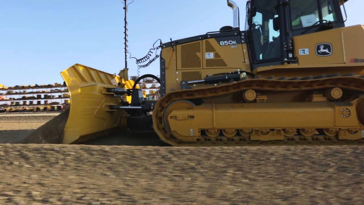 Brandt Positioning Technology | Dozer with Topcon Machine Control