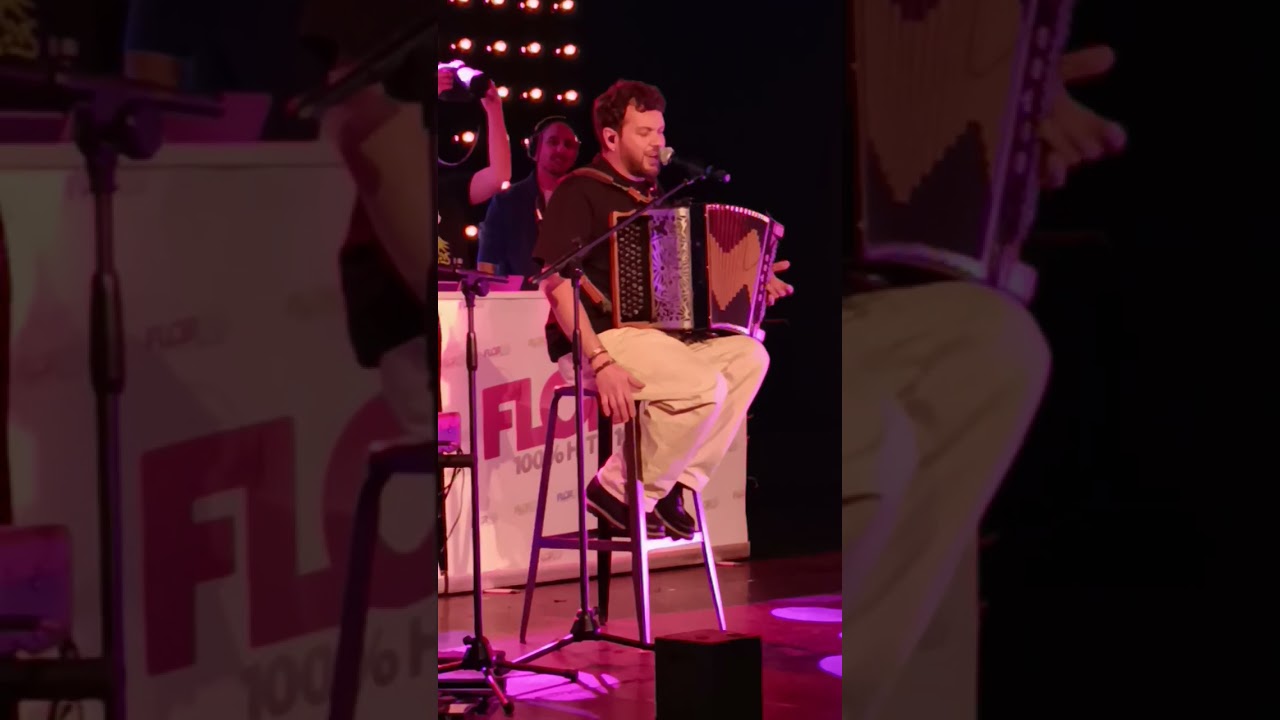 Claudio capeo chante madame au casino barrière de blotzheim avec flor fm 