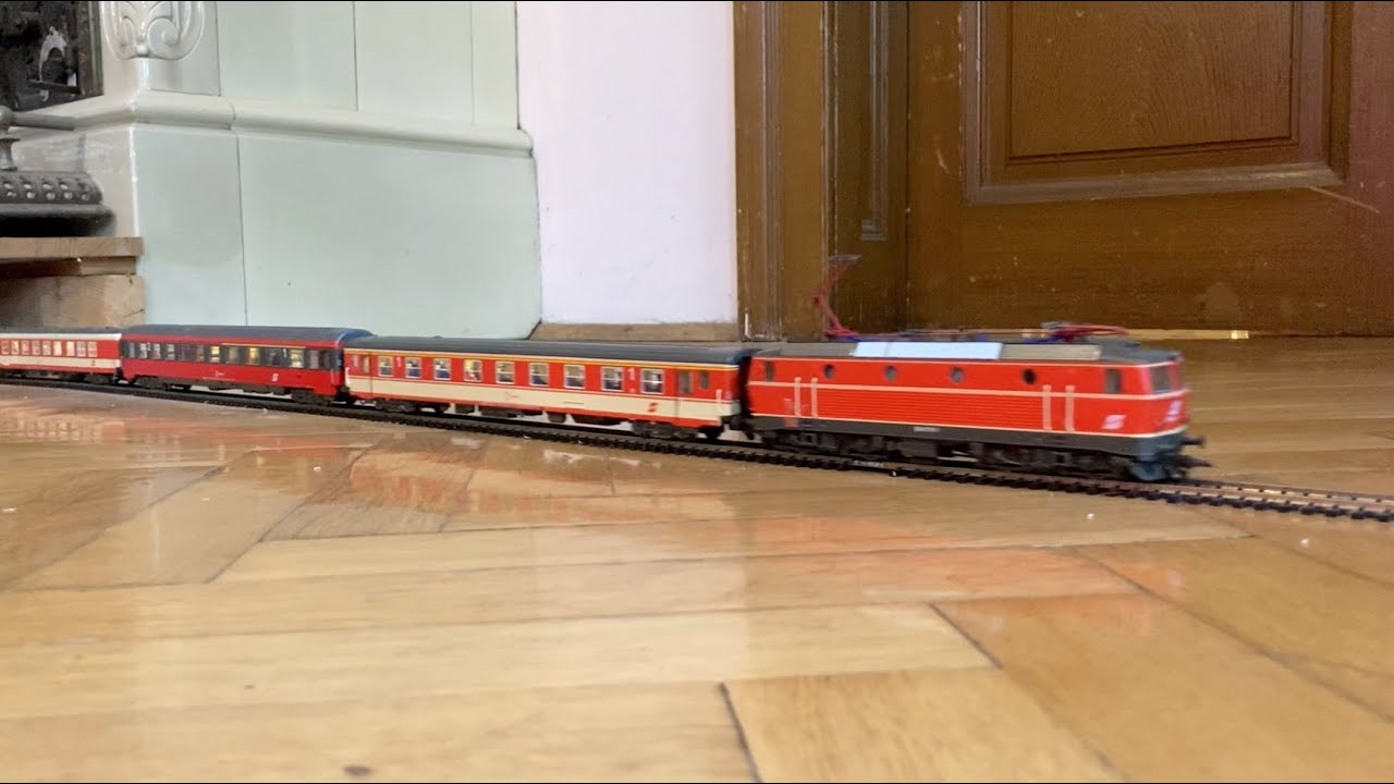 NAT91-Züge auf meiner Parkettbodenbahn