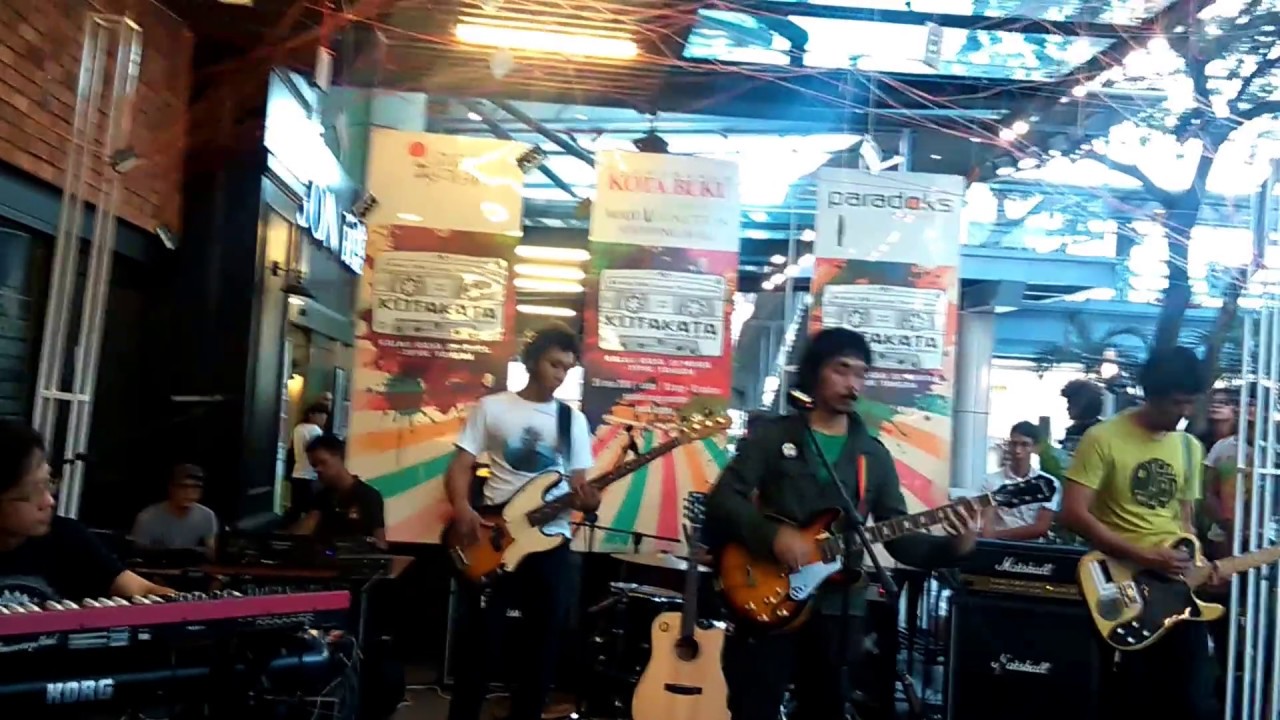 Fatal Laila's Lounge (live)