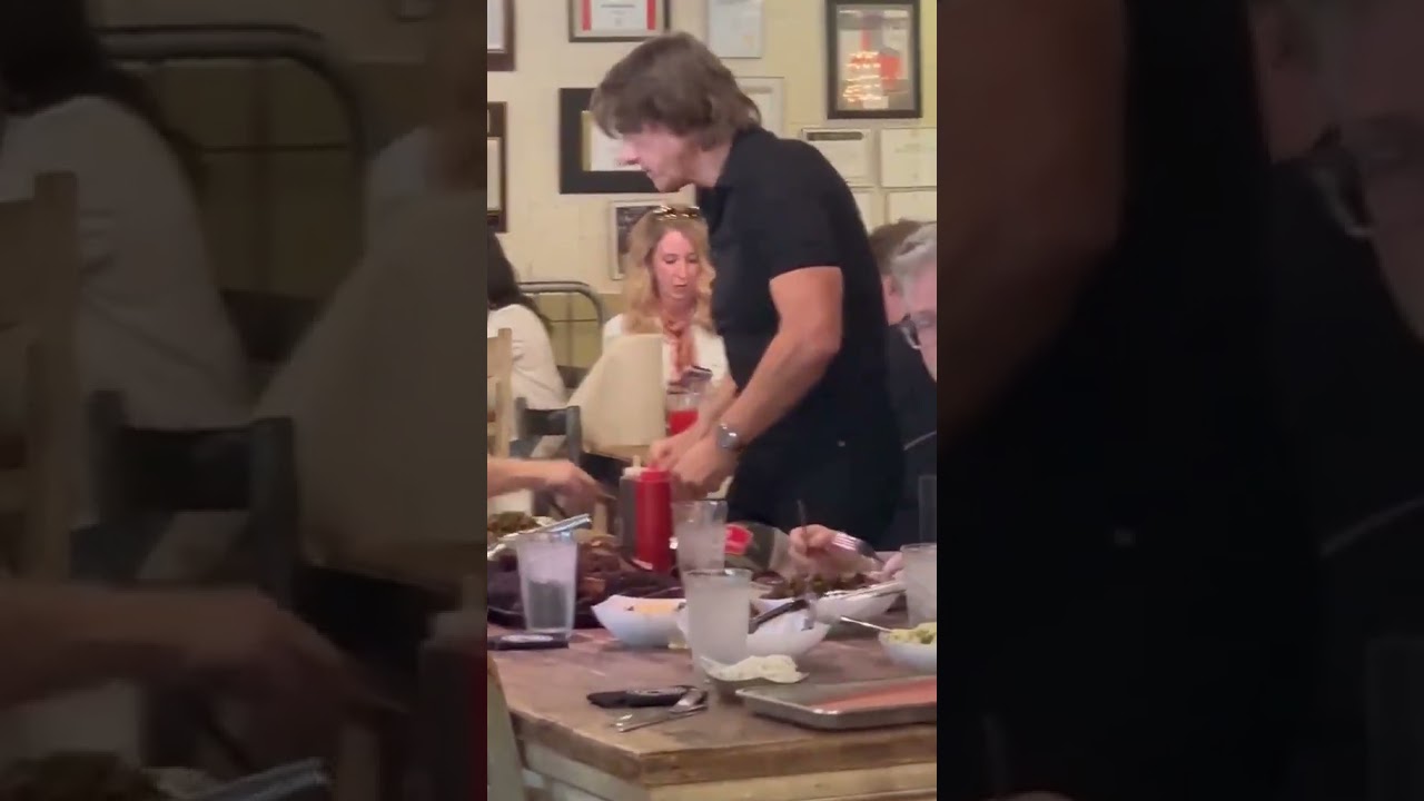 Tom Cruise having dinner with his friends 🍖🍝🍟🍛🍚 💞 #tomcruise #topgun #movie