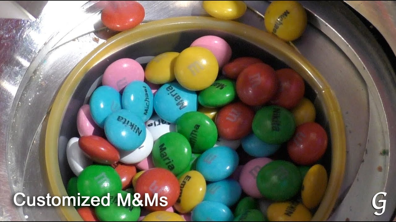 Магазин M&M Уорлд Стор в Лондоне. Наши имена и фото на M&M