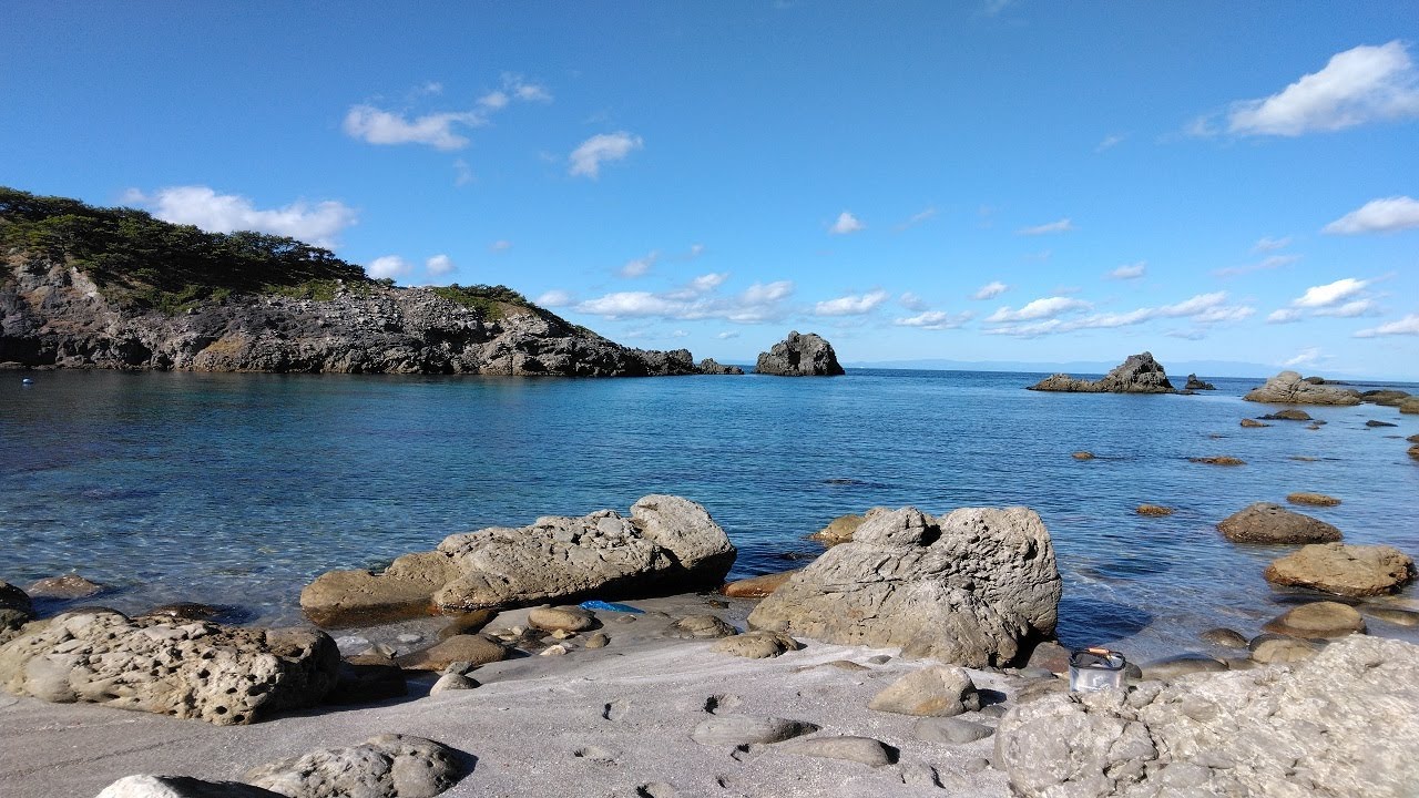 【伊豆諸島】離島で釣りしたら爆釣！島猫に囲まれ過ごして至福の時とシュノーケリングでパラダイス！【式根島】