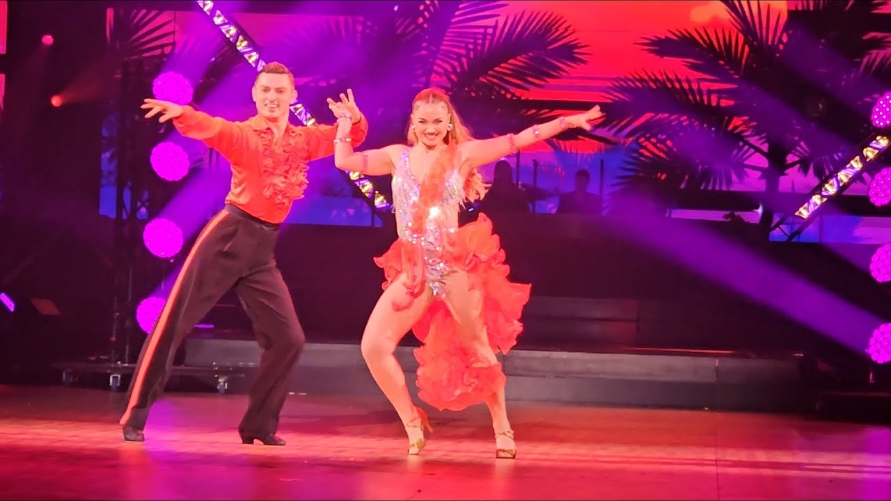 Let's Dance Live Tour 25.11.2023 Stuttgart - Samba von Julia Beautx Willecke und Zsolt S&aacute;ndor Cseke