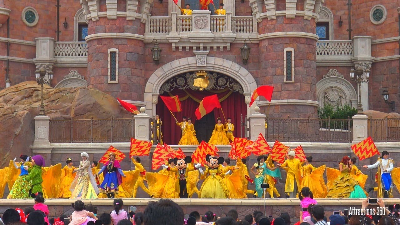 Shanghai Disneyland Castle Show with Disney Characters