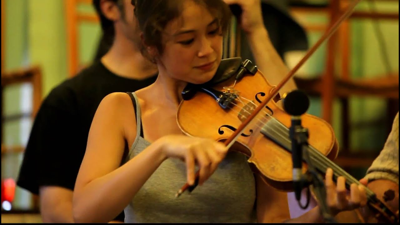 Annie plays Orange blossom special