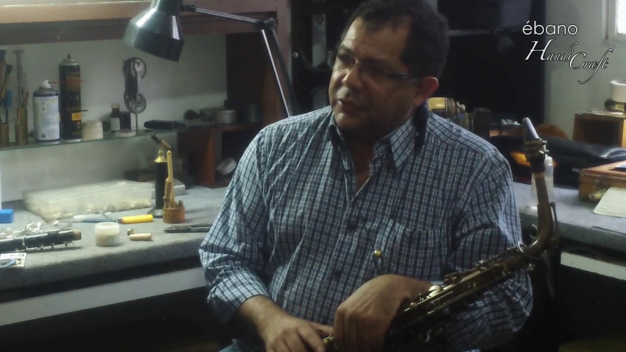 PROVETA TOCANDO E COMENTANDO O SAX 