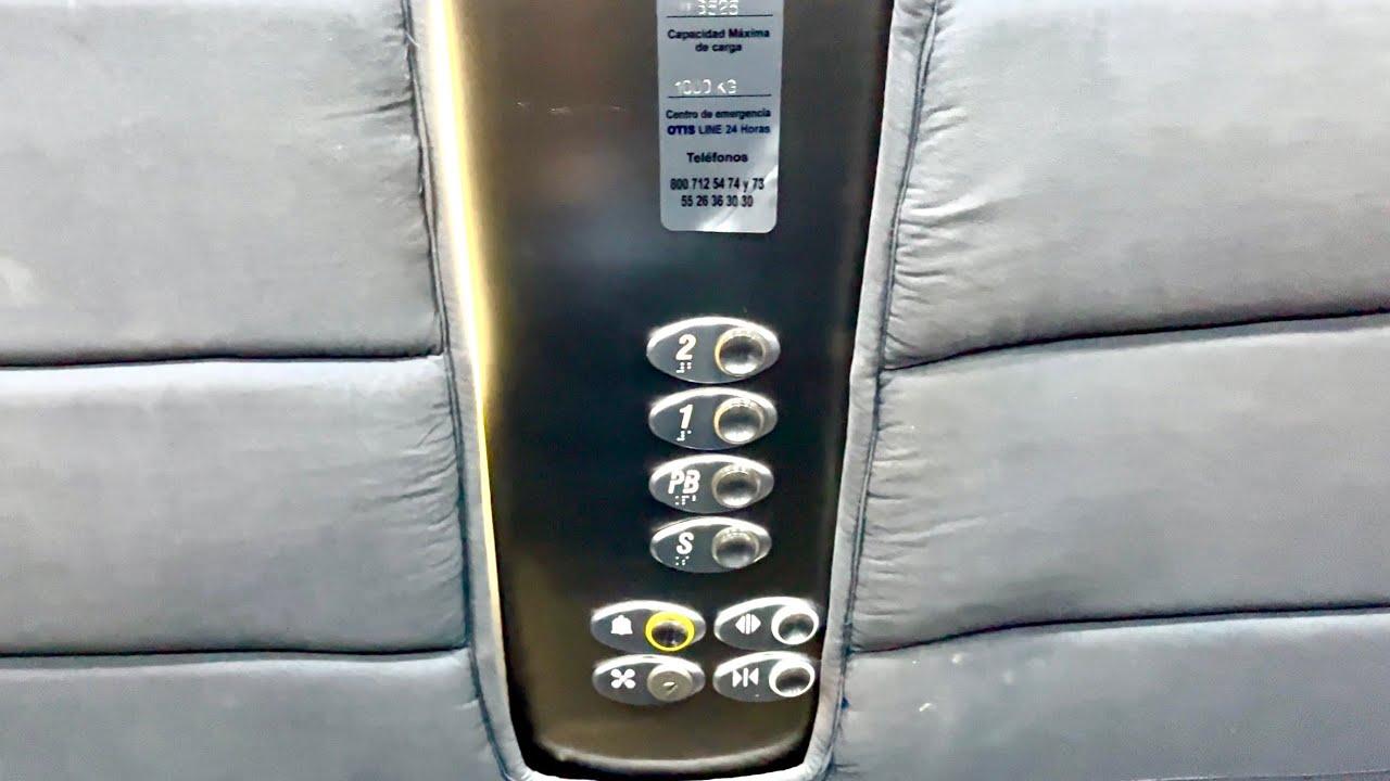 Обитые мягкой обивкой стены! Лифт Otis Gen2 MRL Traction 2012 года выпуска на площади U3 в Монтер...
