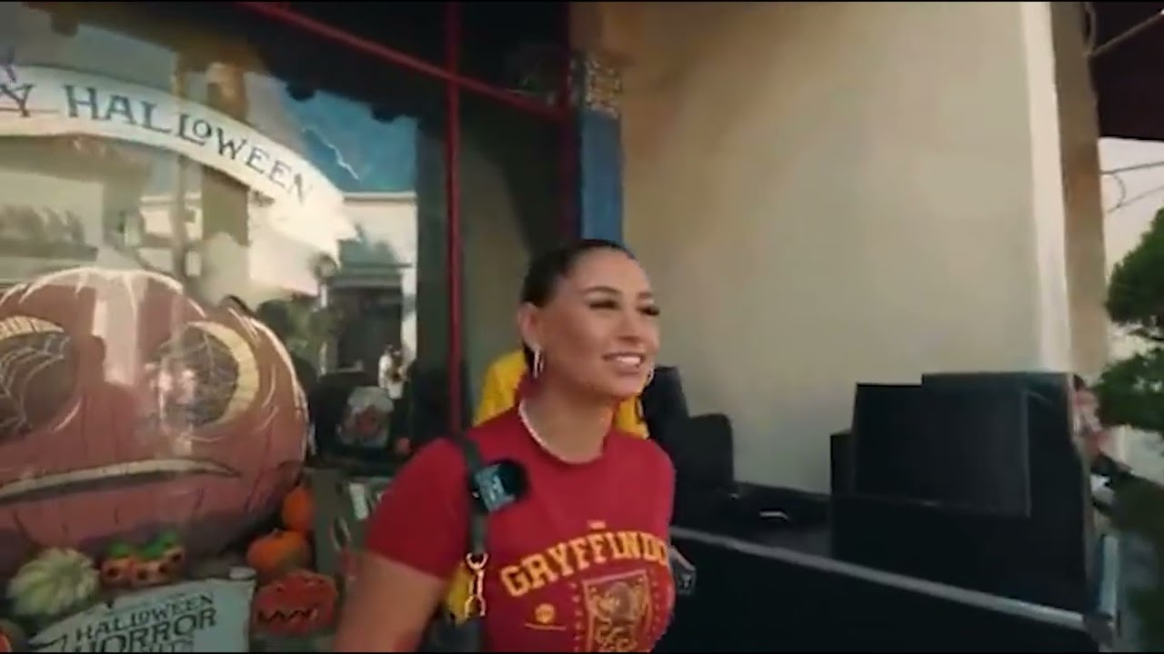 SNEAKO Slaps His Girlfriend In Front Of N3ON