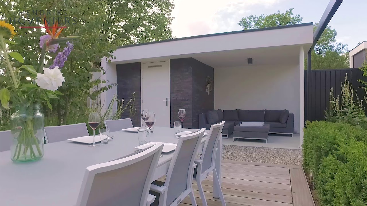 Moderne designwoning met minimalistische tuin.