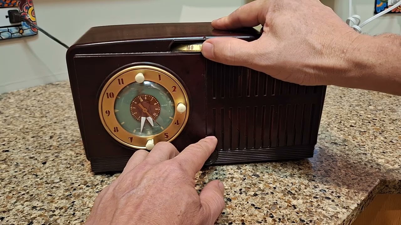 1951 GE Clock Radio tuning demo.