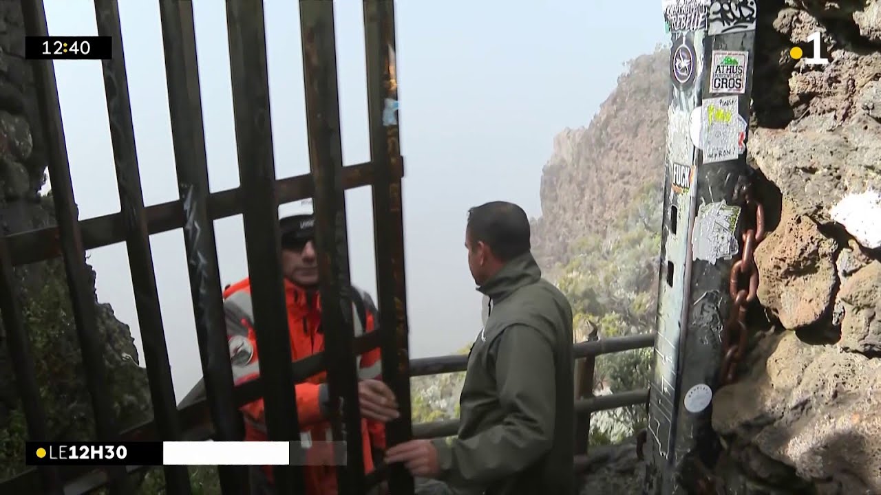 Apr&egrave;s l'&eacute;boulis de mardi soir, les travaux ont commenc&eacute; dans l'enclos du volcan