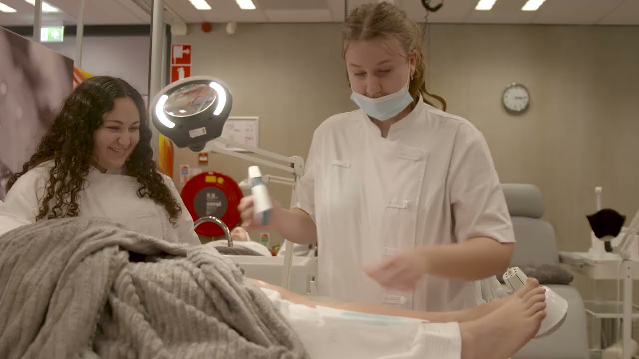 Summa College Beauty & Lifestyle item Lekker In Je Vel RTL4 S04E01 5 maart 2022