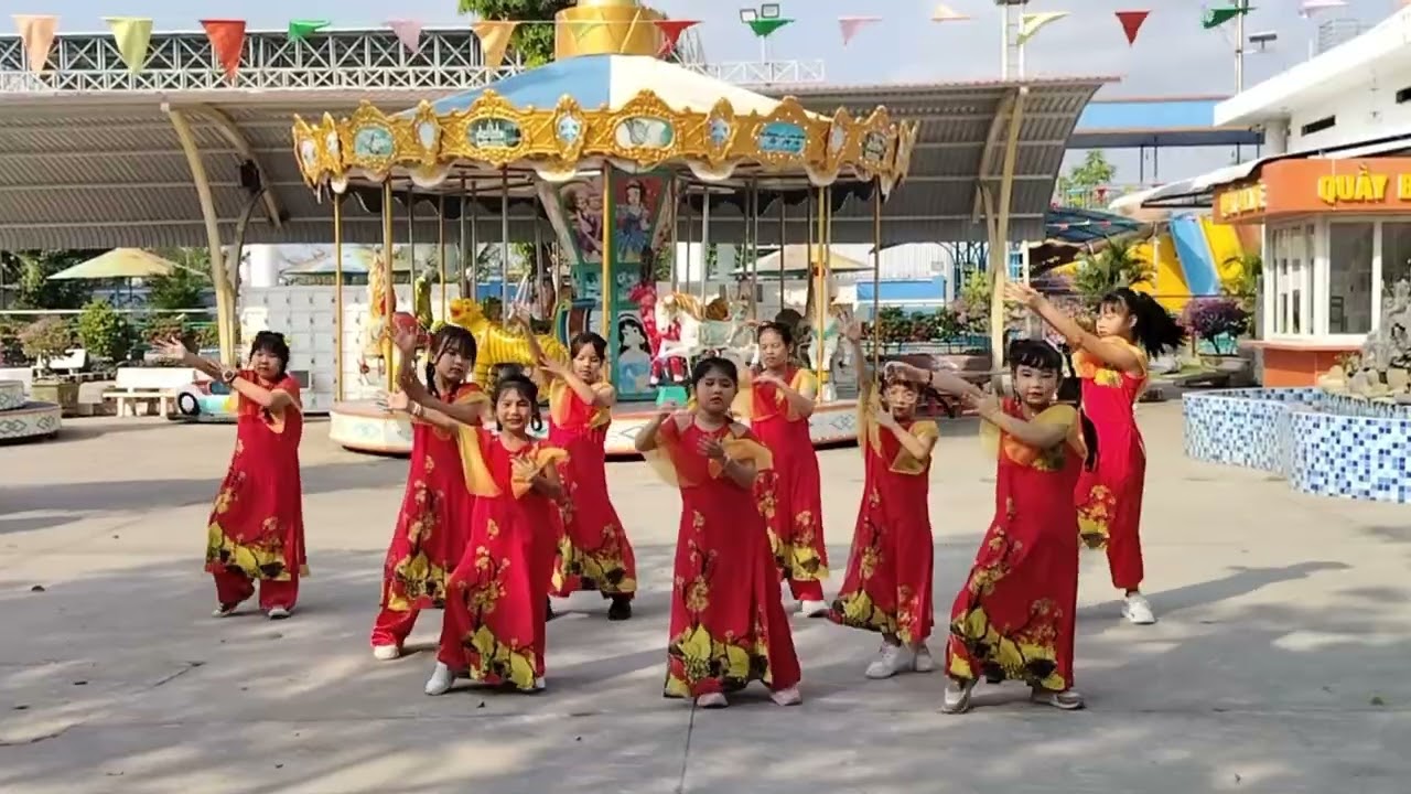 Như hoa mùa xuân. Lớp AEROBIC Ba Tri. Hoa viên Như Quỳnh 2026