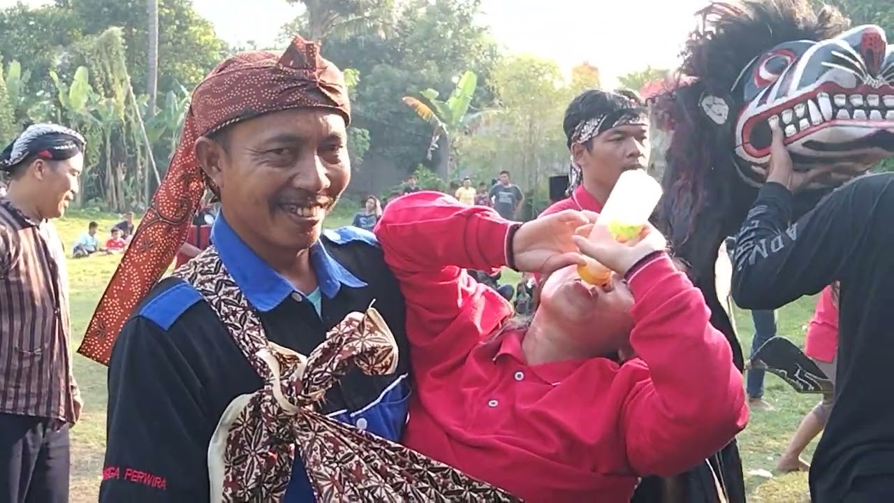 cw kebiasan kesurupan Indang bayi ngedot susu habis harus di emban