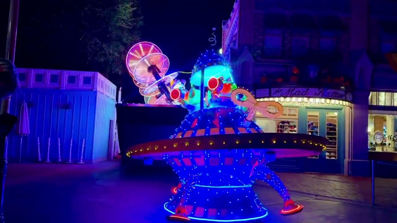 Disneyland’s Paint the Night Parade